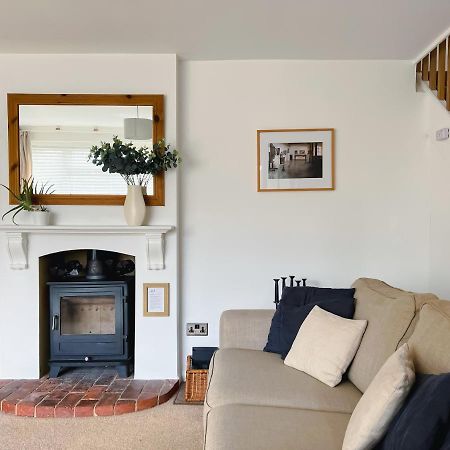 Bright & Cosy - Jacuzzi - Log Burner - King Beds Vila Tangmere Exterior foto