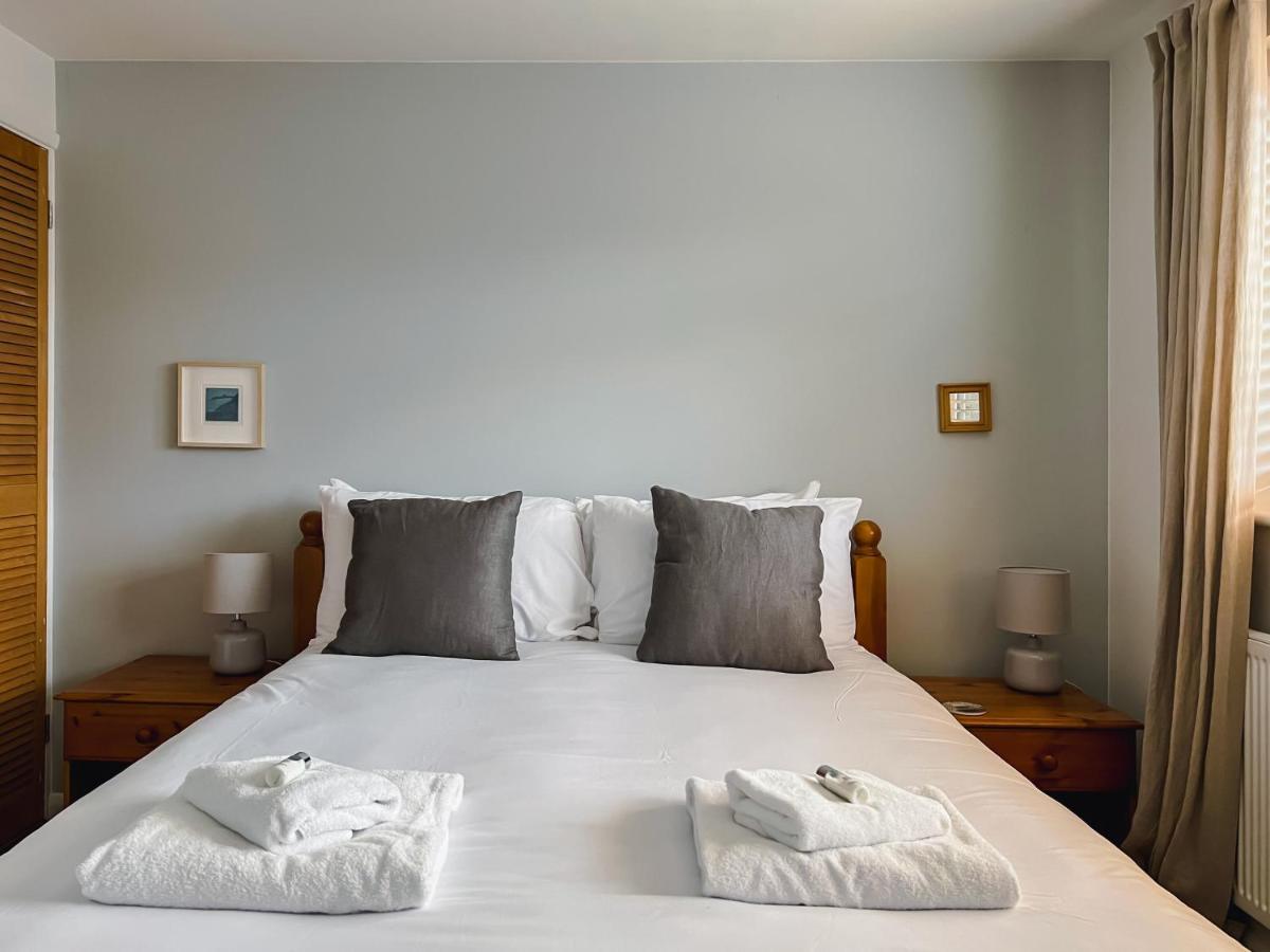 Bright & Cosy - Jacuzzi - Log Burner - King Beds Vila Tangmere Exterior foto