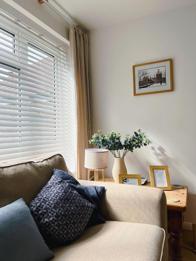 Bright & Cosy - Jacuzzi - Log Burner - King Beds Vila Tangmere Exterior foto