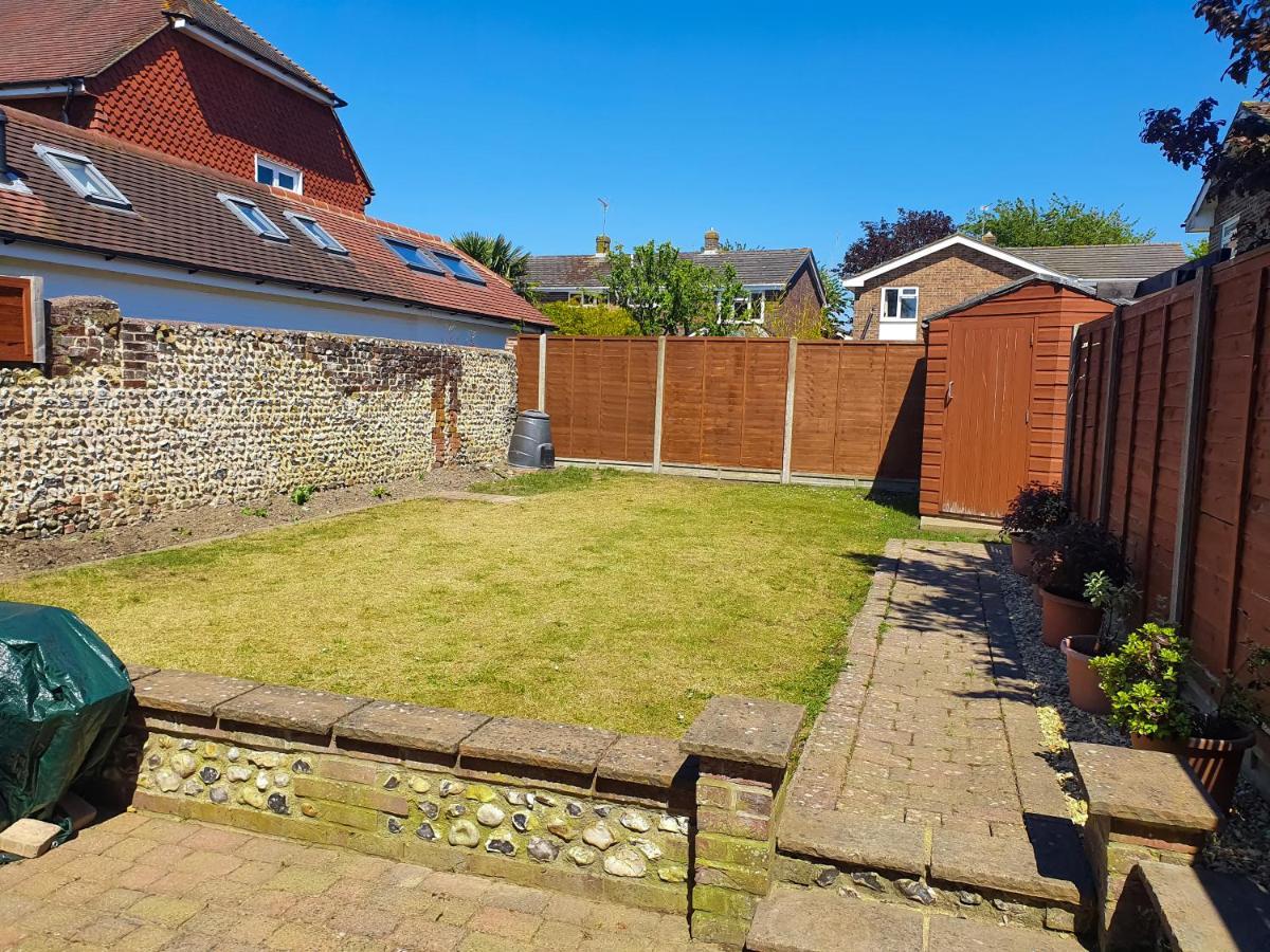 Bright & Cosy - Jacuzzi - Log Burner - King Beds Vila Tangmere Exterior foto
