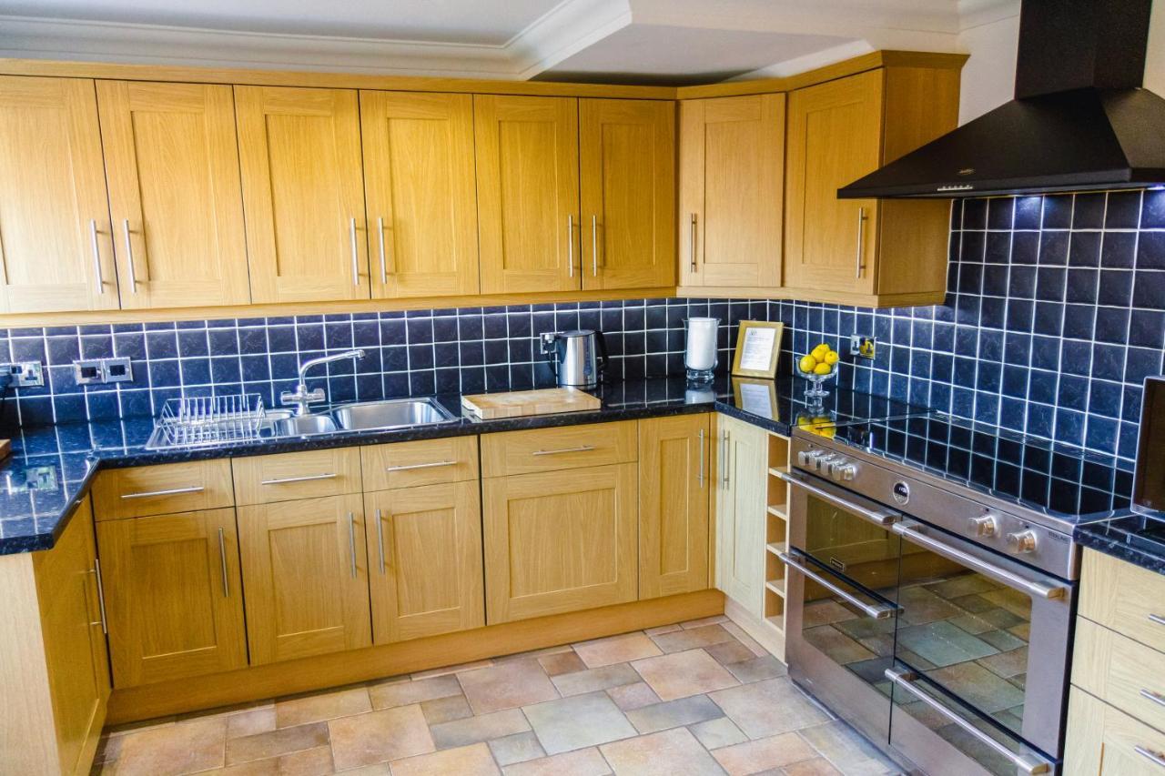 Bright & Cosy - Jacuzzi - Log Burner - King Beds Vila Tangmere Exterior foto